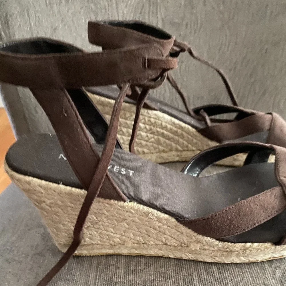 NINE WEST chocolate brown wedge sandal, 8 1/2
